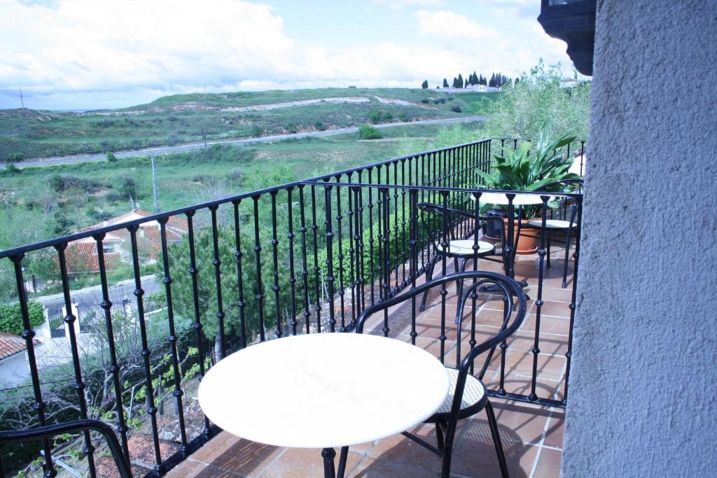 Hostal La Balquina Чинчон Экстерьер фото